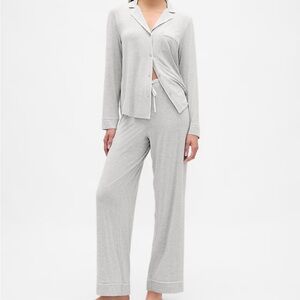 Elegant Women's Light Gray Pajama Set